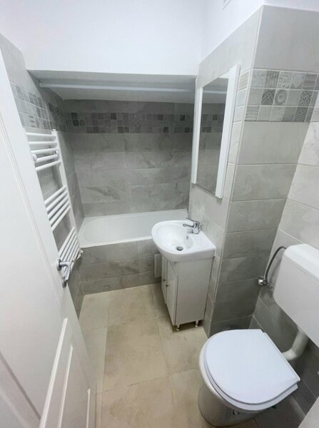 Mega Mall, 3/10, bloc mixt,